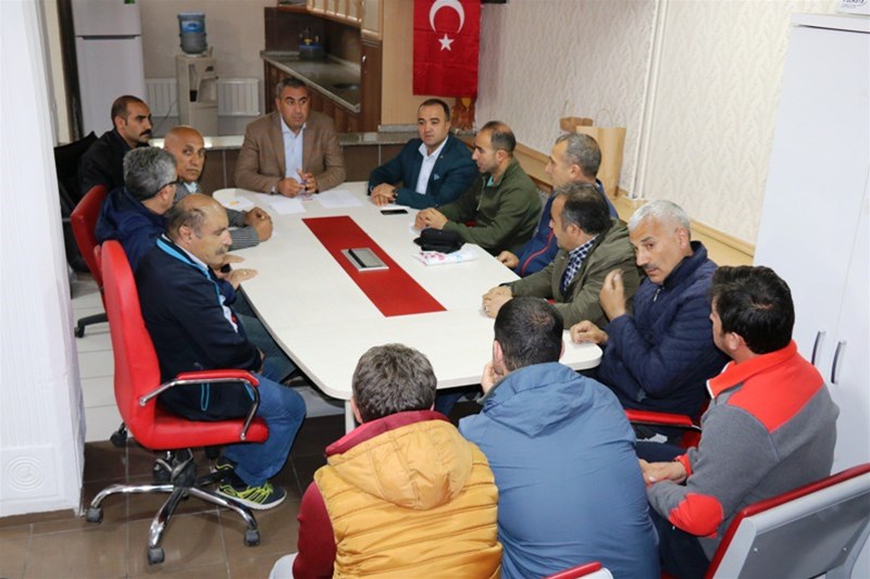 Gençlik Hizmetleri ve Spor İl Müdürümüz Ömer Faruk Şiran, Antrenörlerimiz ile Değerlendirme Toplantısında bir araya geldi.