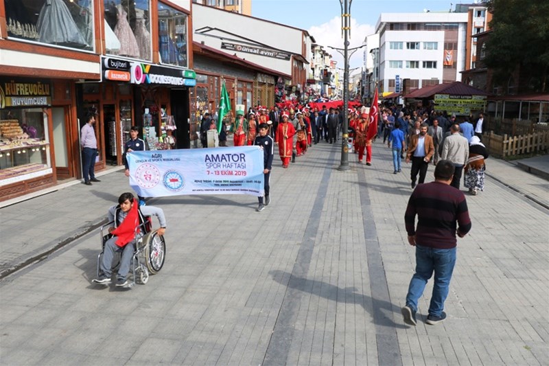 Ağrı’da “Amatör Spor Haftası” Etkinlikleri Kortej Yürüyüşü ile Başladı