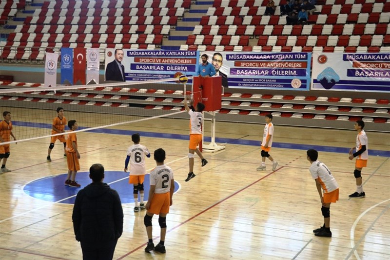 Ağrı’da ‘Okul Sporları Voleybol Grup Müsabakaları’ Sona Erdi      