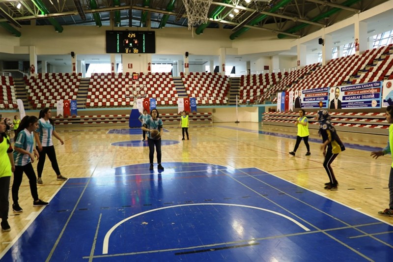 Okul sporları Gençler B- grubu Basketbol müsabakaları sona erdi. 