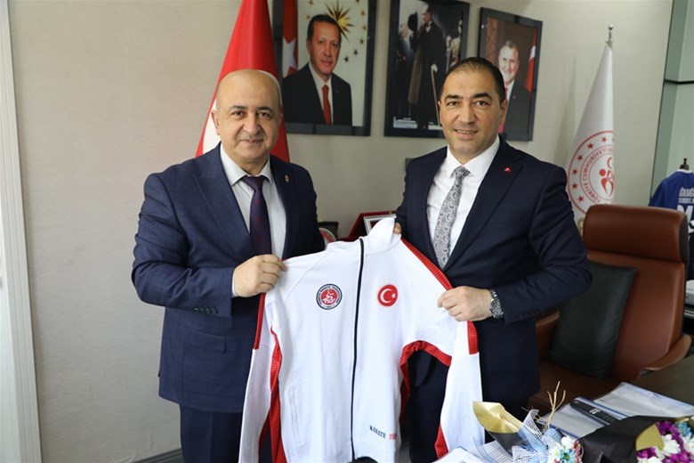 Karate Milli Takımından İl Müdürü Çelebi’ye Teşekkür Ziyareti