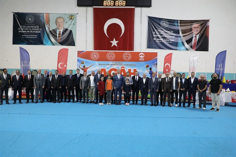 (AGAH) Projesi Kapsamında 171 Okula 15 Milyon Değerinde Spor Malzemesi Desteği