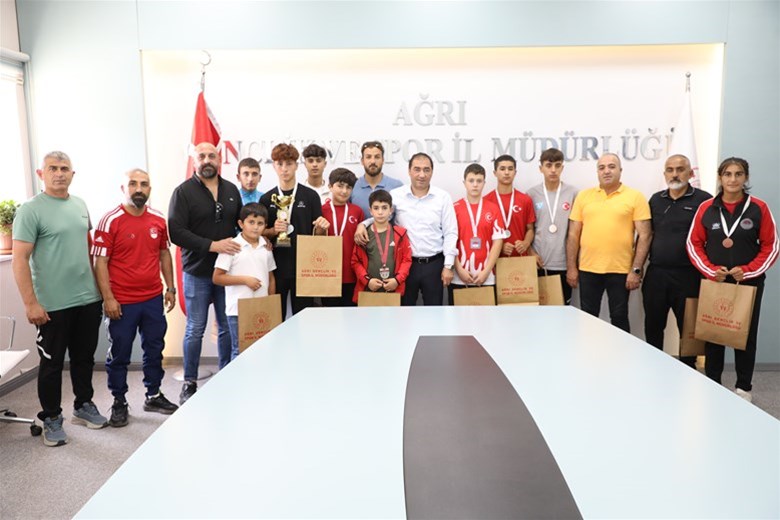 İl Müdürümüz Çelebi, Dereceye Giren Sporcuları Tebrik Etti