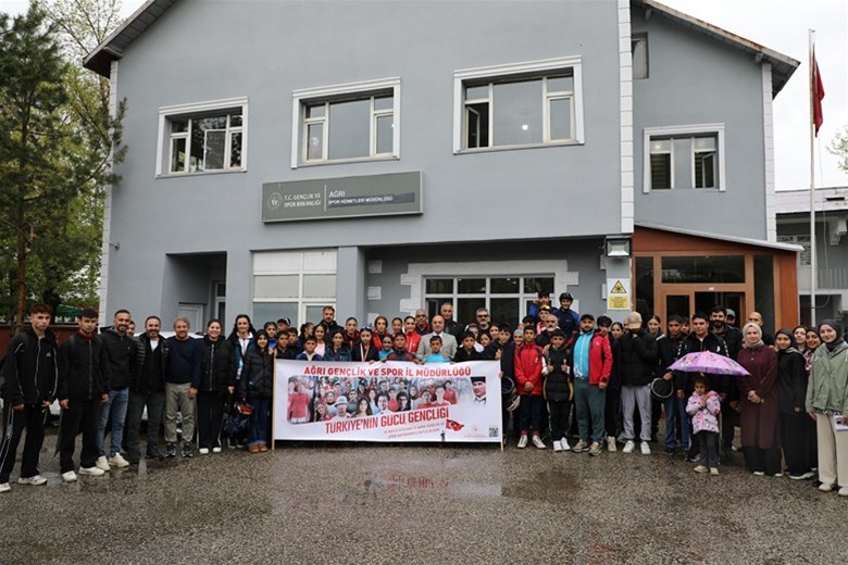 19 Mayıs Coşkusu Ağrı'da Pistlere Taşındı: Atletizm ve Tekerlekli Kayak Heyecanı