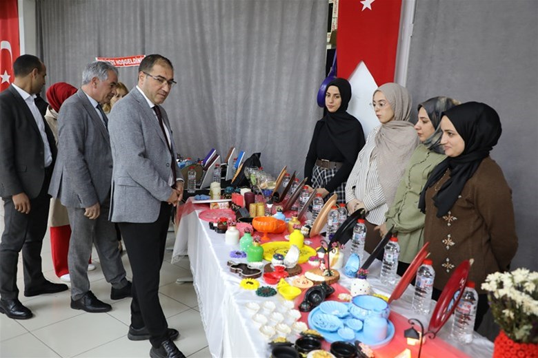 Ağrı Kız Öğrenci Yurtlarında Yıl Sonu El Emeği Sergisi