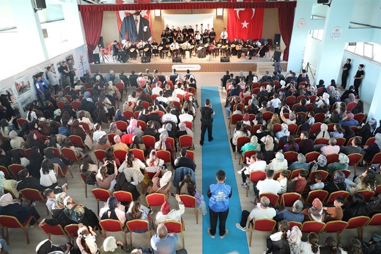 ELEŞKİRT’TE SANAT VE GENÇLİK BULUŞMASI: YENİ KONFERANS SALONU KAPILARINI AÇTI