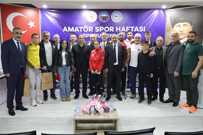 AMATÖR SPOR HAFTASI 'YILIN ENLERİ' ÖDÜL TÖRENİ BÜYÜK COŞKUYLA YAPILDI