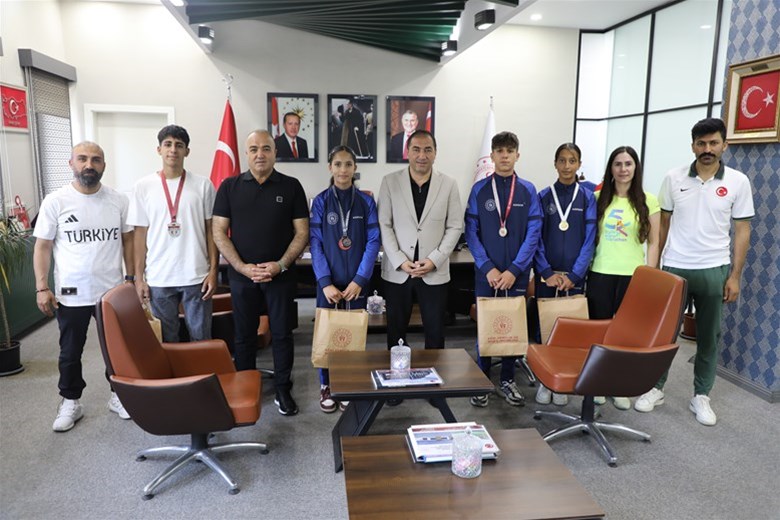 Ağrılı Sporculardan Tarihi Başarı!