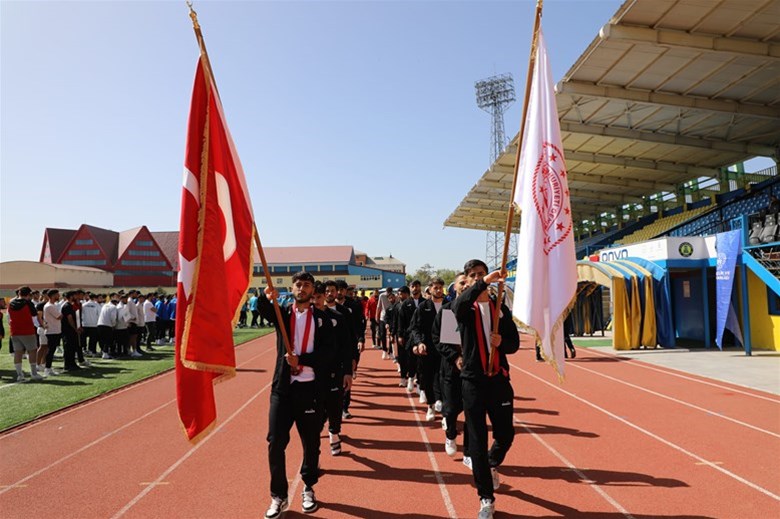 Kredi ve Yurtlar Spor Oyunları” Erkekler Futbol Bölge Şampiyonası Ağrı’da başladı.