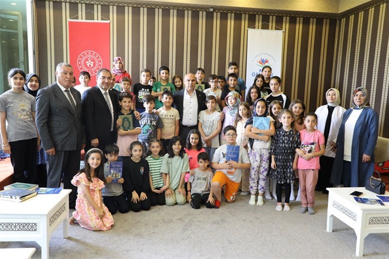 Vali Mustafa Koç, Ağrı Gençlik Merkezini Ziyaret Etti