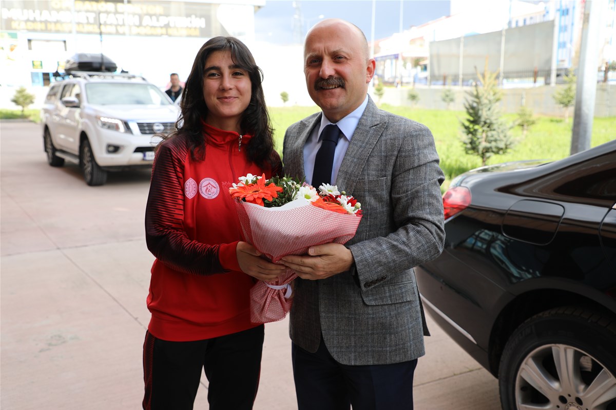  Ağrı’da Amatör Spor Kulüplerine 1 Milyon 80 Bin TL Destek