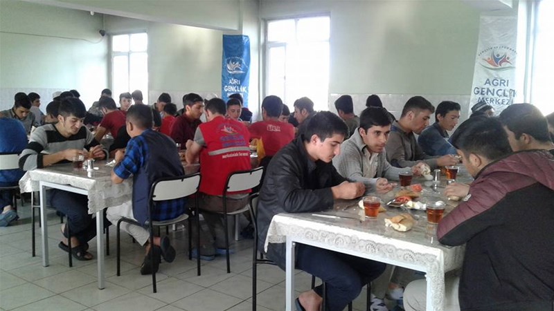 AĞRI’DA GENÇLER SABAH NAMAZINDA BULUŞTU