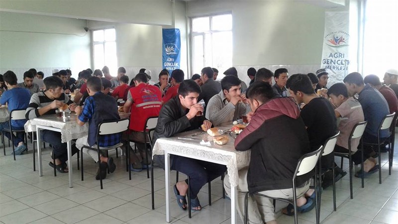 AĞRI’DA GENÇLER SABAH NAMAZINDA BULUŞTU