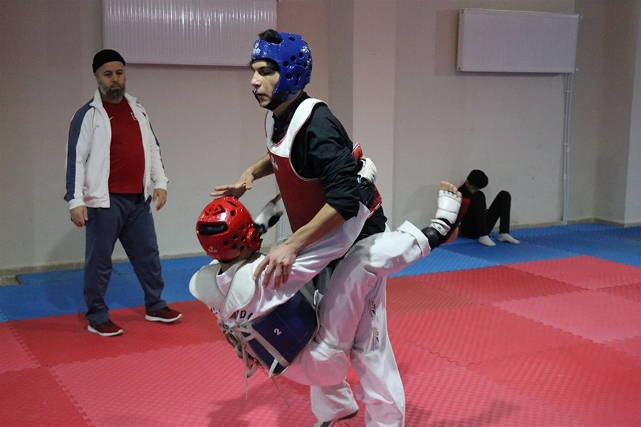 Genç-Yıldız Erkekler Taekwondo İl Birinciliği müsabakaları 